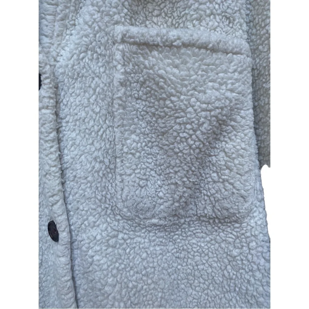 Pac Sun Unisex Faux Fur White Shacket I Size: M/L